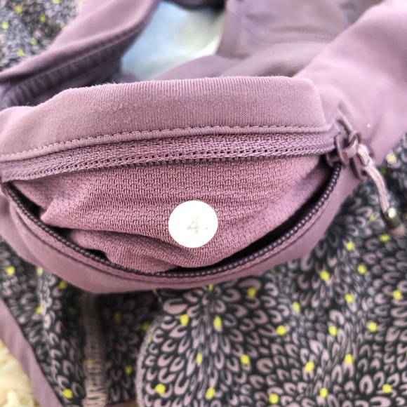 Lululemon speed short 4 way stretch - Picture 7 of 7